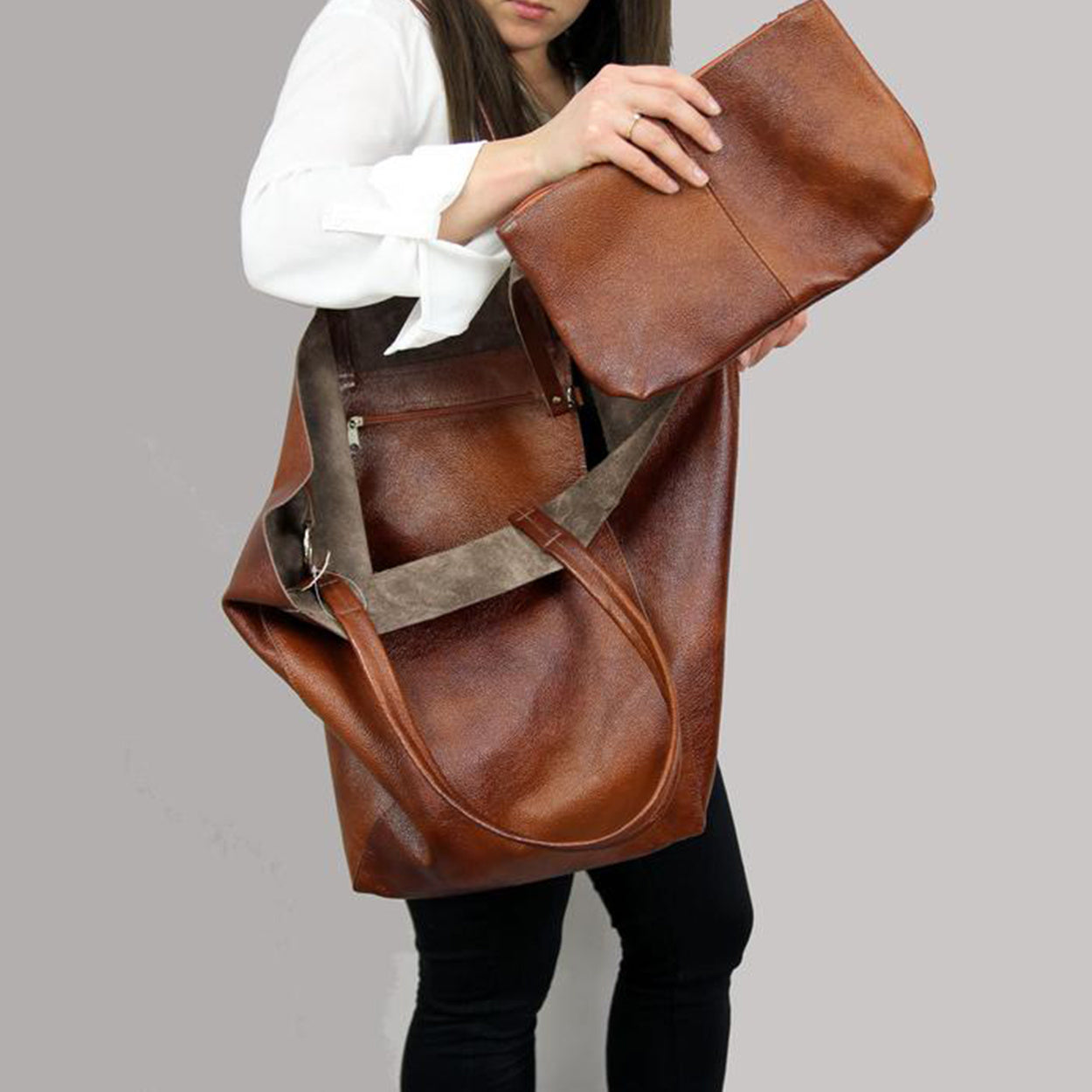 Timeless Depth: Vintage Large Capacity Handbag