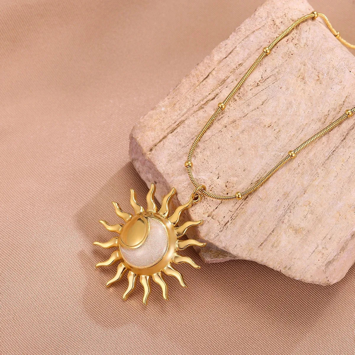 Solar Essence – Oil-Drip Golden Sun Necklace