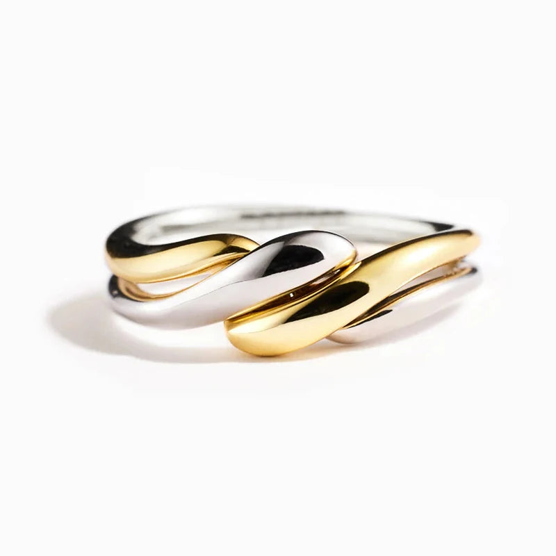Two-Tone Twist Ring – Modern Geometric Elegance for Women