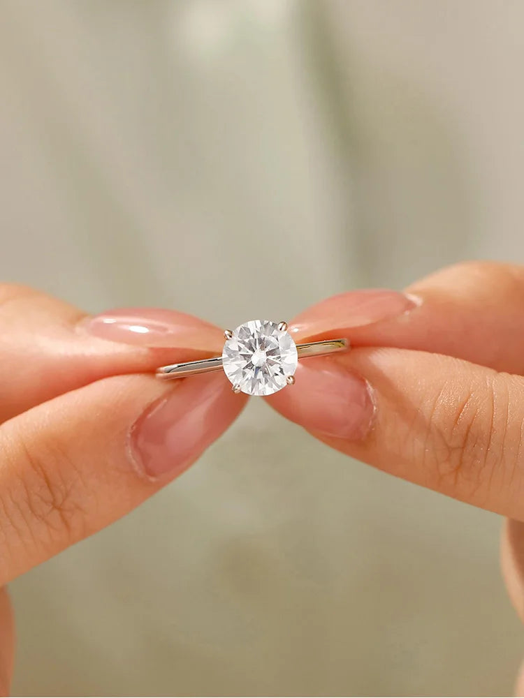 Effortless Radiance: Gorgeous Fashion Round Zircon Ring