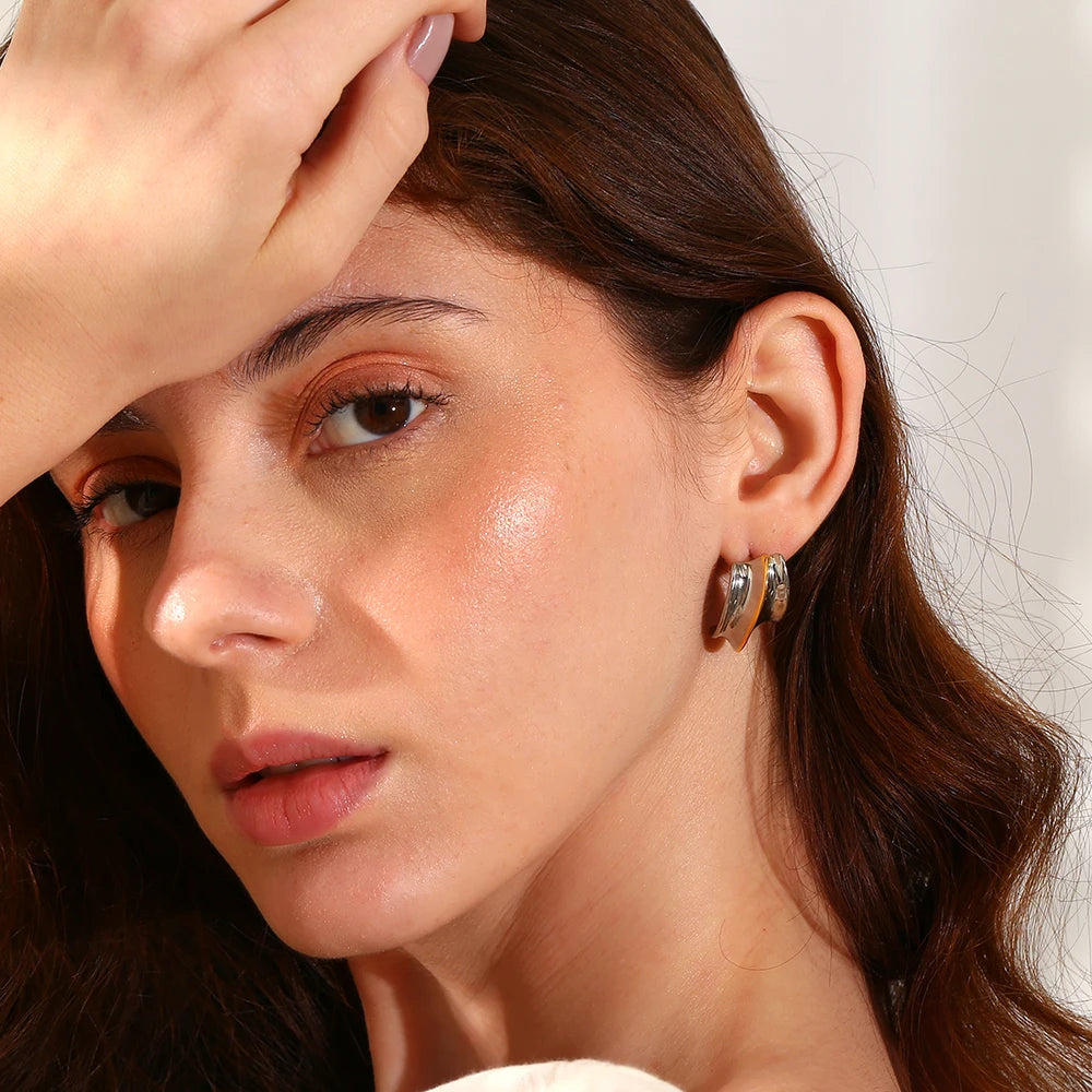 Fluid Motion La.Muses Curved Streamline Mixed-Tone Earrings