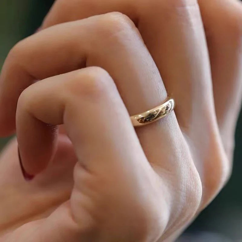 18K Gold Round Wedding Band – Timeless Couple’s Elegance