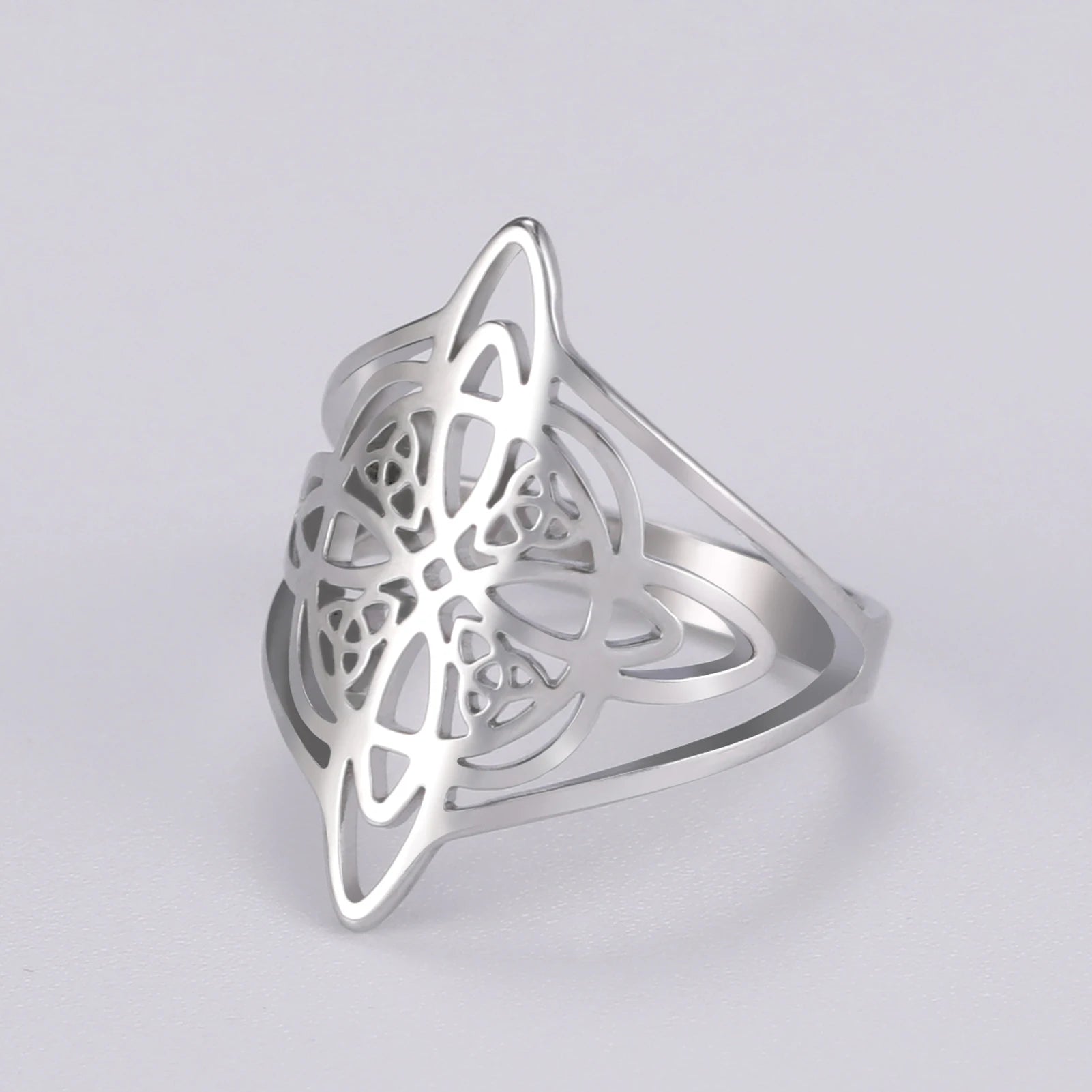 Witch Knot Ring – Celtic Protection Amulet in Stainless Steel