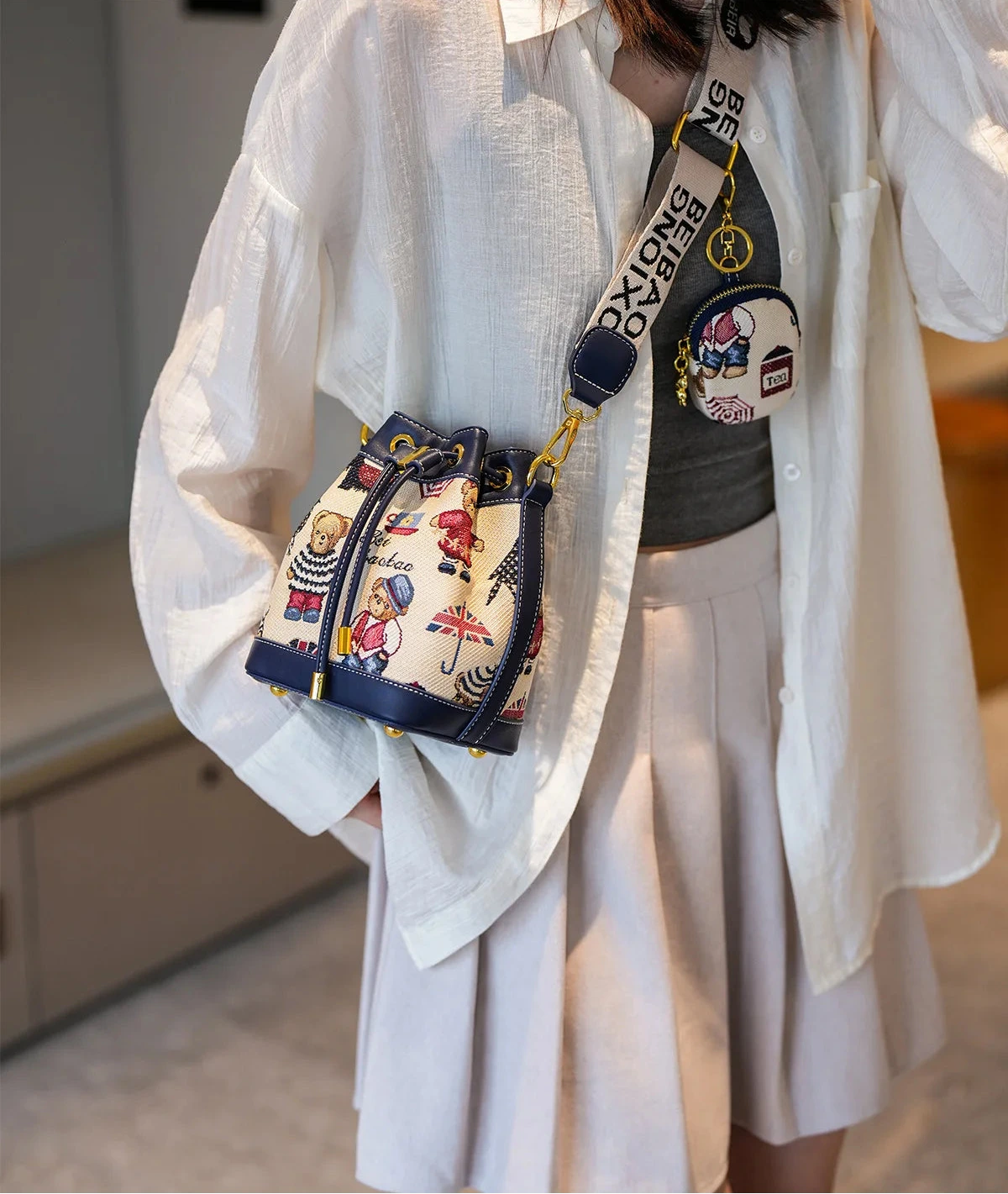 Whimsical Charm The Beibao Cartoon Bear Bucket Bag