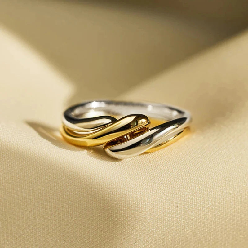 Two-Tone Twist Ring – Modern Geometric Elegance for Women