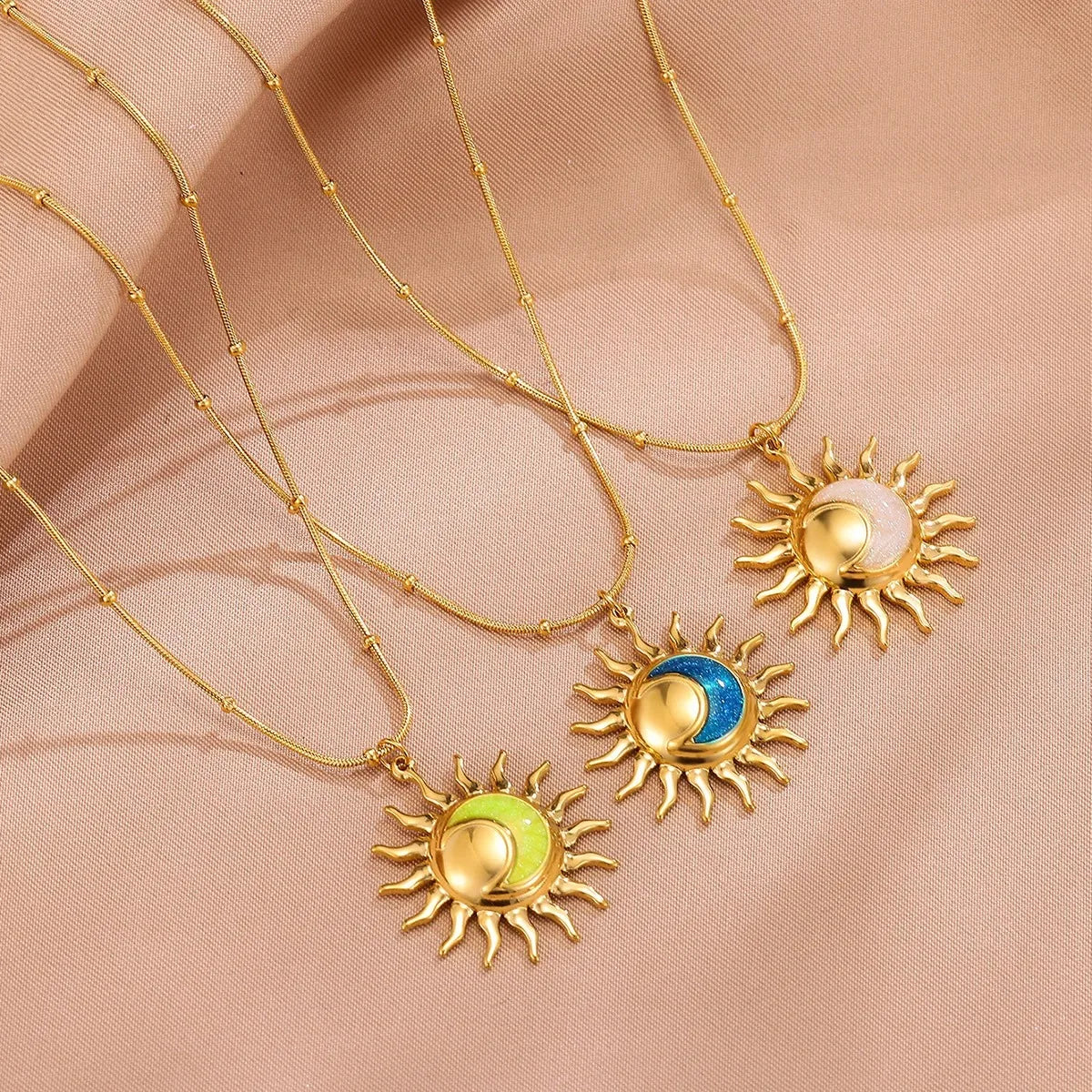Solar Essence – Oil-Drip Golden Sun Necklace