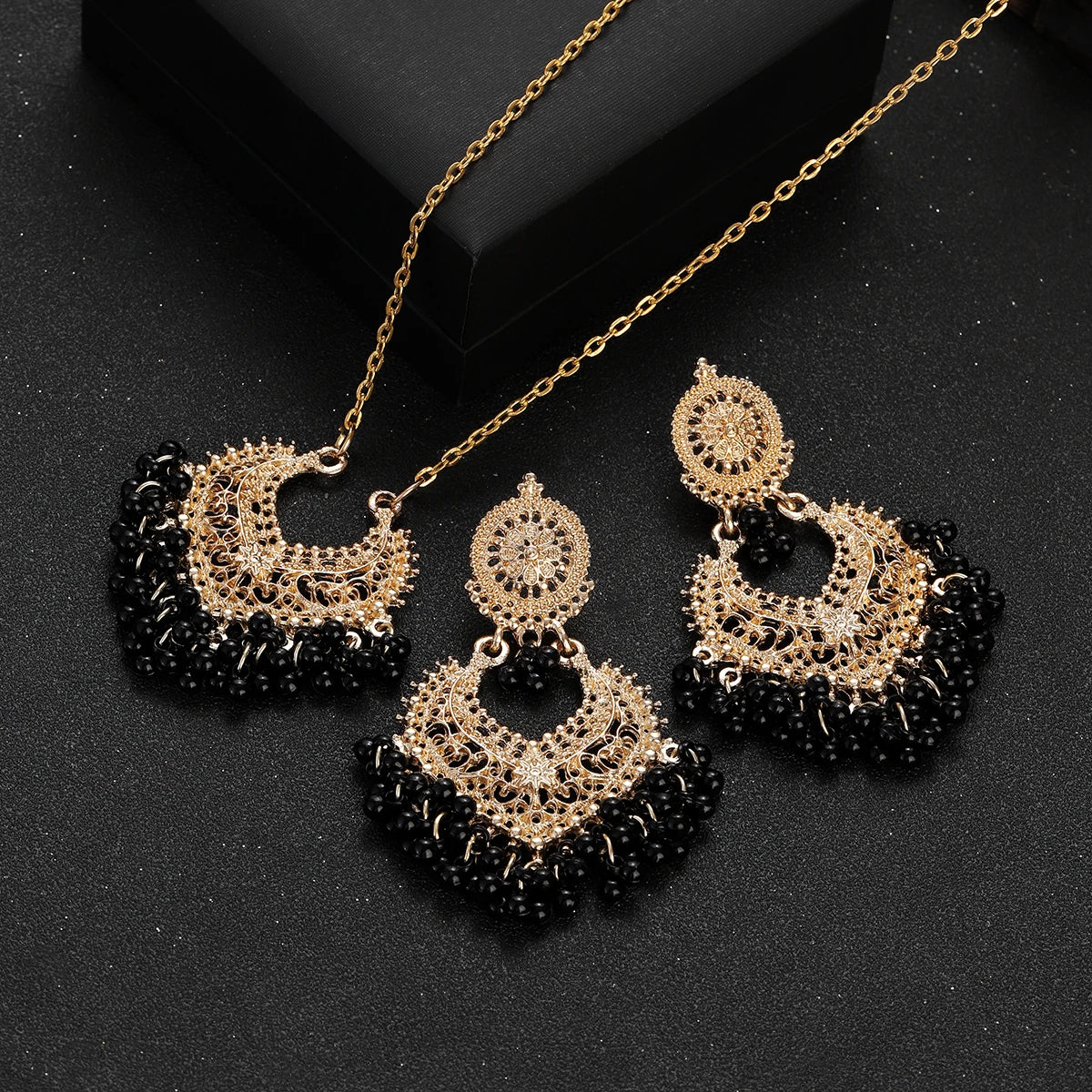 Retro Gold-Plated Indian Tassel Jewelry Set