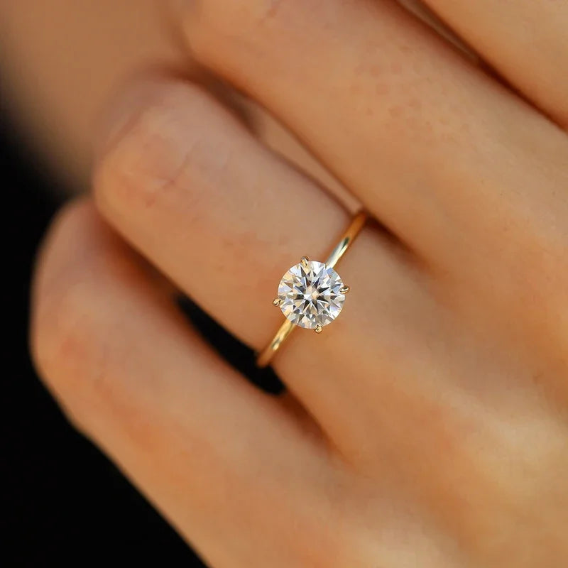 Effortless Radiance: Gorgeous Fashion Round Zircon Ring