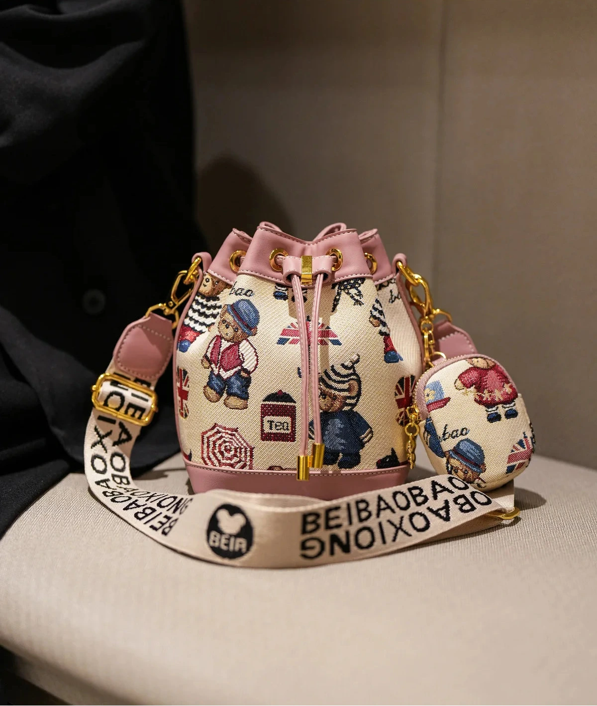 Whimsical Charm The Beibao Cartoon Bear Bucket Bag