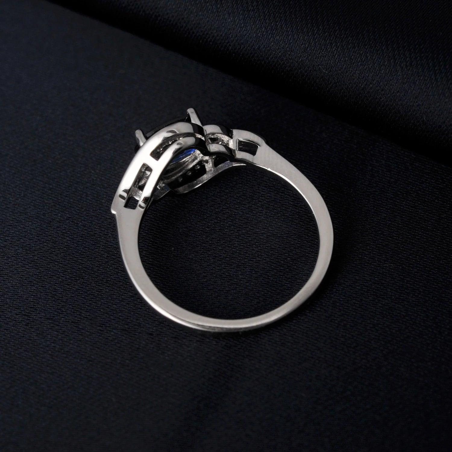 Deep Sea Elegance: POTIY Natural London Blue Topaz Solitaire