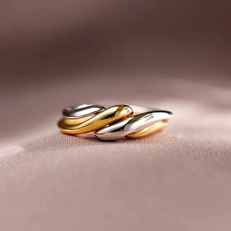 Two-Tone Twist Ring – Modern Geometric Elegance for Women